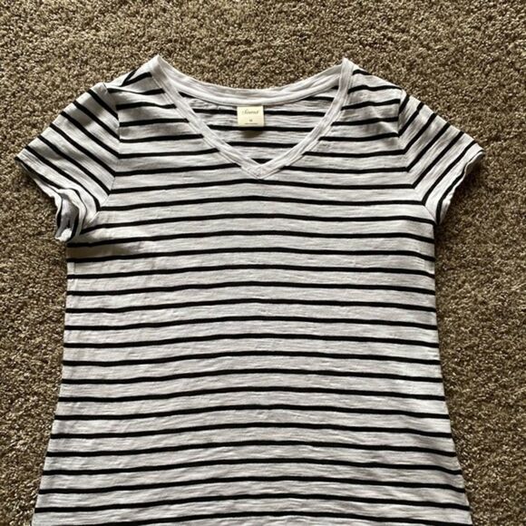 💼Soma V-Neck Short Sleeves Black/White Tee - Picture 4 of 6